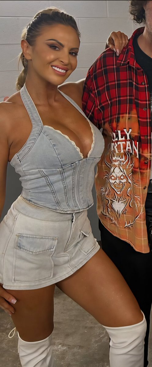 AlwaysDaVibe's tweet photo. What did we think of my Double Or Nothing fit? https://t.co/IOMJWKQnxZ