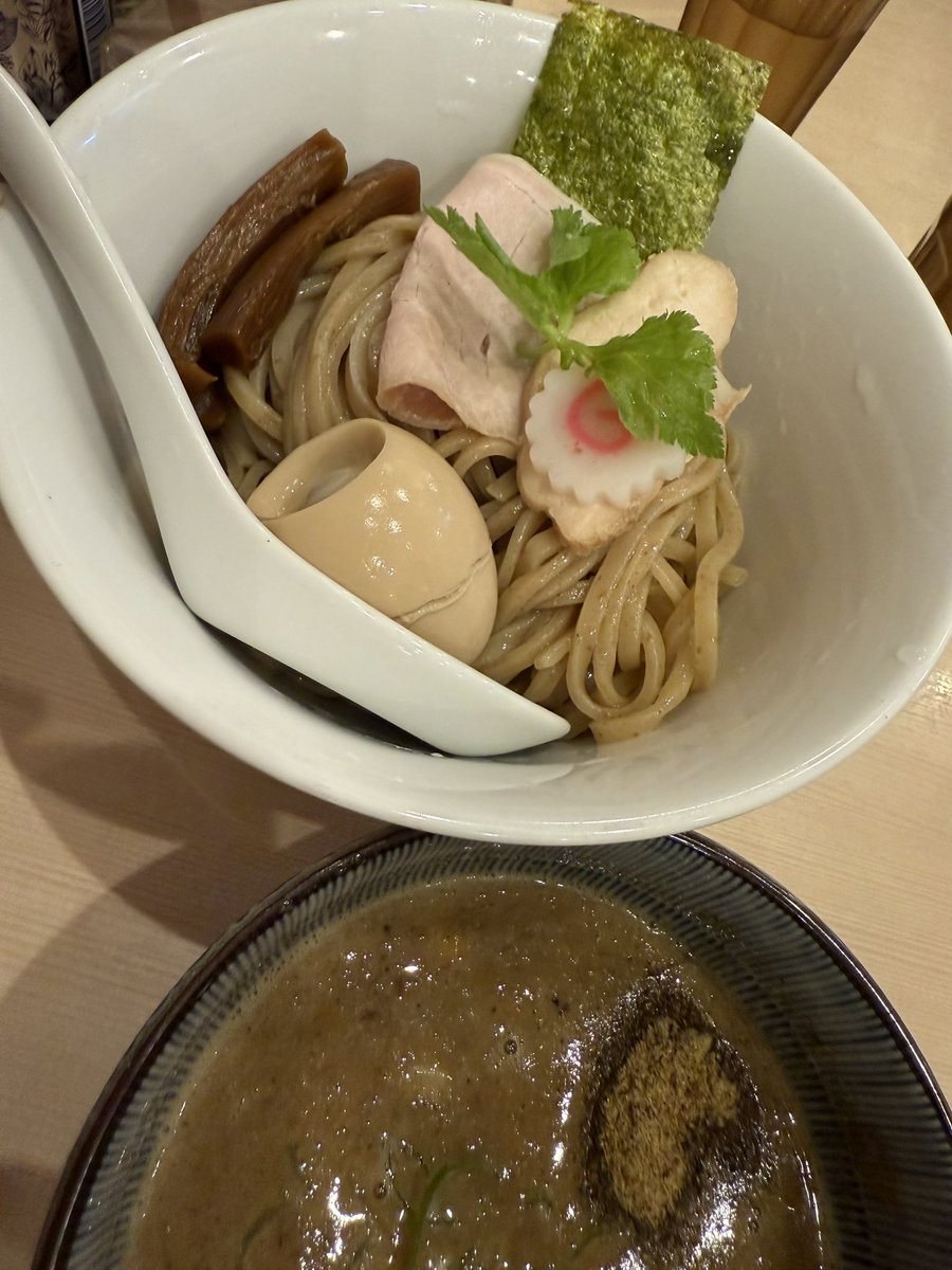 Bonjiri8989's tweet photo. 最近のつけ麺界隈は、クオリティ高いですわな
麺は菅野製麺ですと。
小麦の味がしっかりして、濃いスープの味にも負けない😋

＃麺屋吉燈　＃蒲田西口 https://t.co/NOX0KgAPQ2