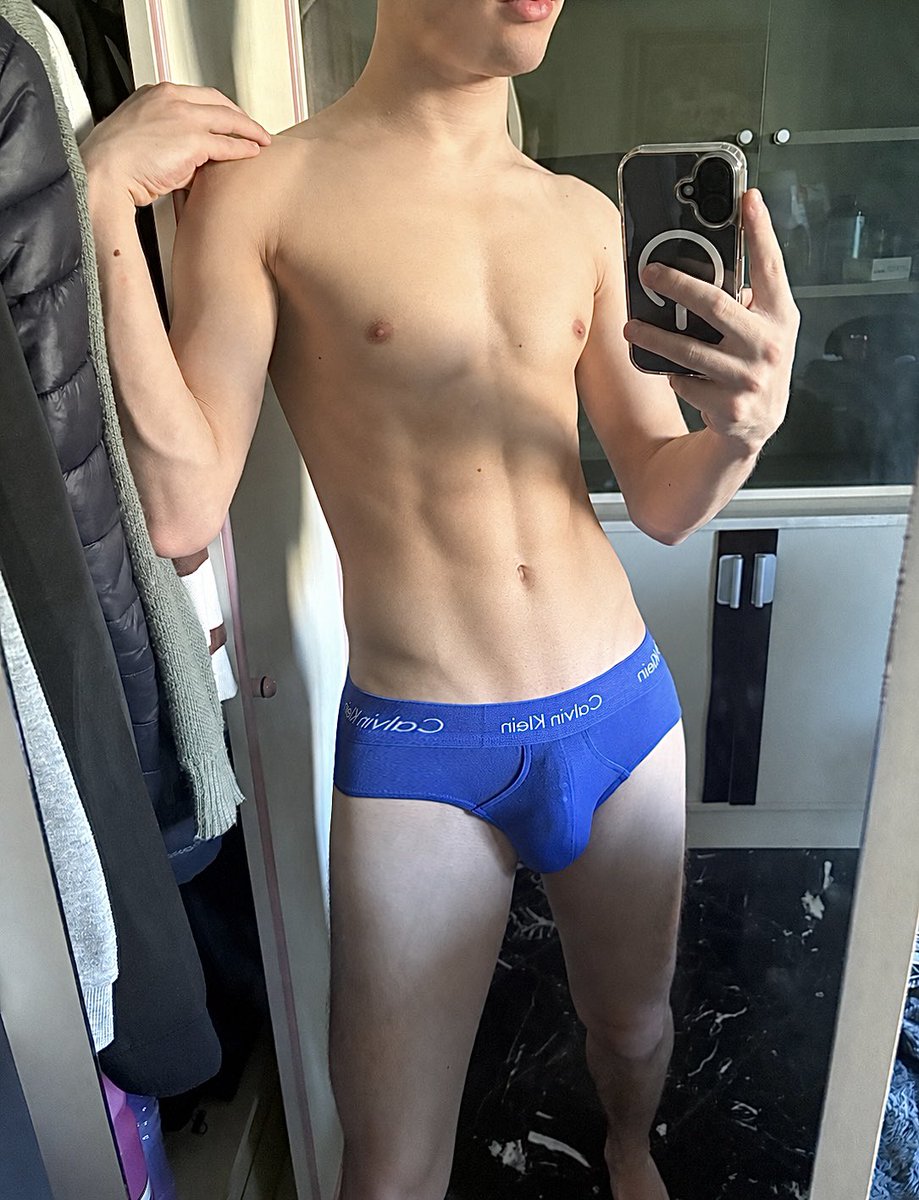 Victor Twink💙🤍 tweet media