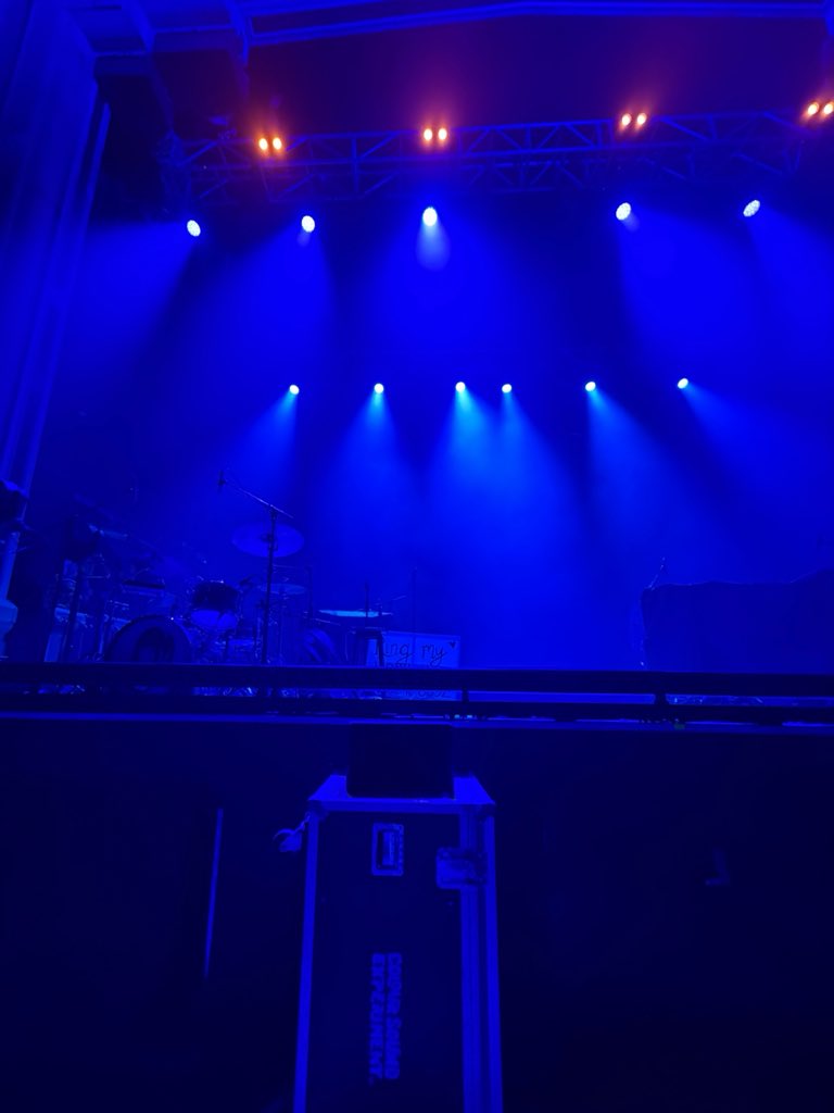 _evn2_'s tweet photo. MARINA BARRIER FOR TONIGHT IN GLASGOW https://t.co/9IUSu4CVlk