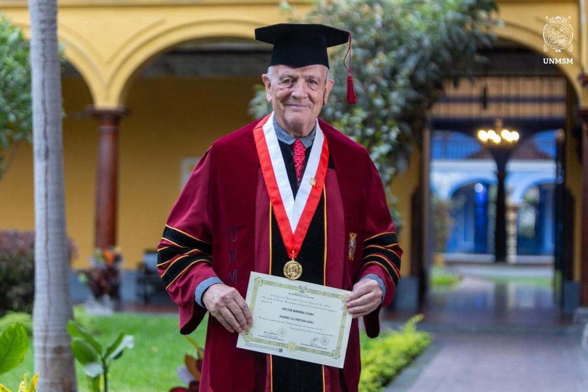 CIEPSPanama's tweet photo. El director del CIEPS-AIP, Manuel Alcántara Sáez, recibió el título de Doctor Honoris Causa de la Universidad Nacional Mayor de San Marcos 🇵🇪, en reconocimiento a su destacada trayectoria y aportes a la ciencia política en América Latina. https://t.co/NOGY91Uafn