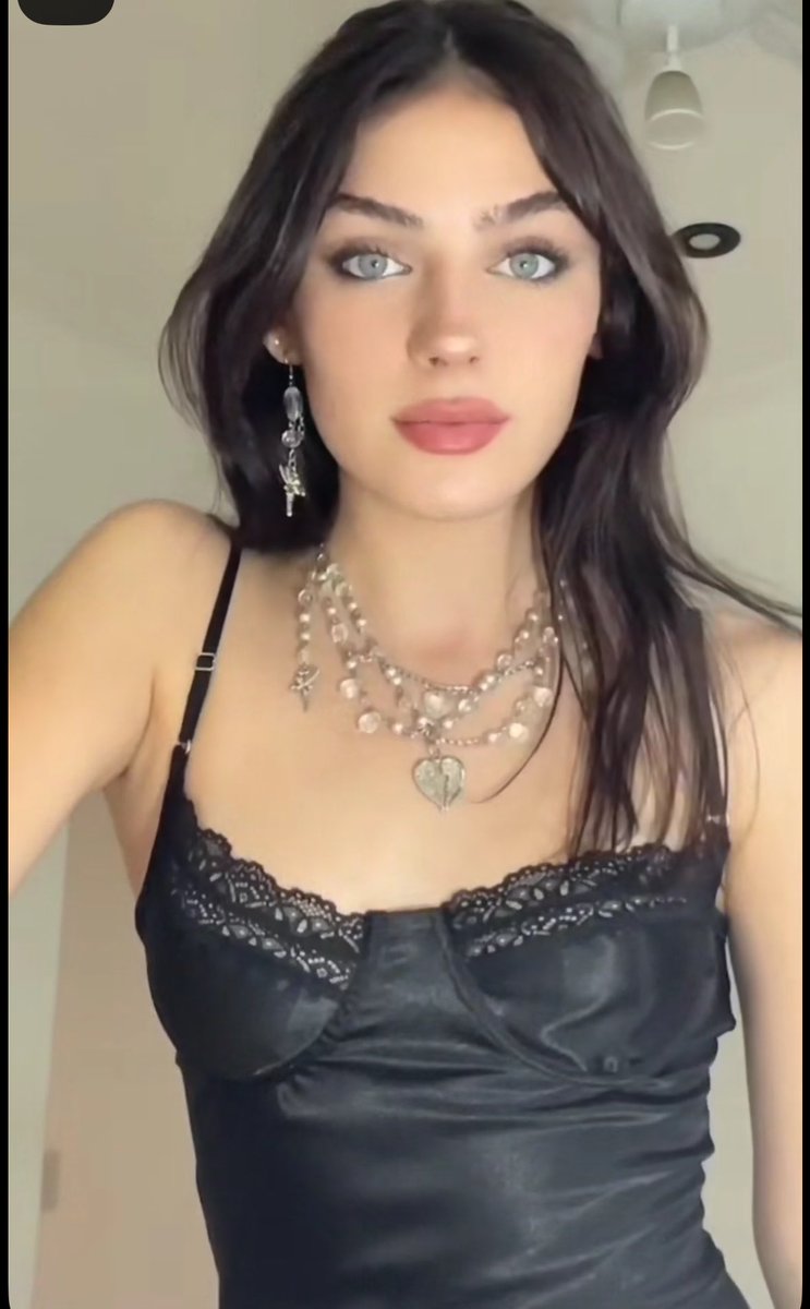 GoddessInRuin's tweet photo. Hell’s princess. https://t.co/Dy3PYnlsMY