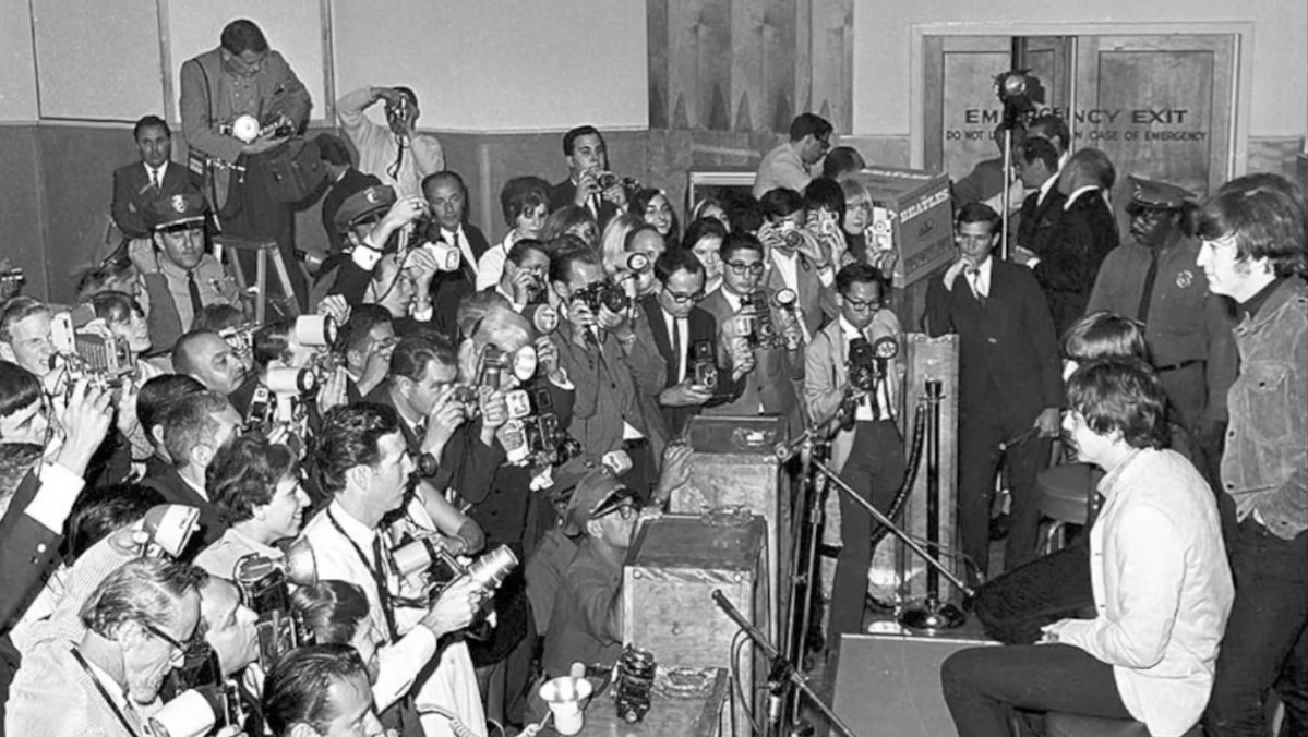 capitolstudios's tweet photo. @thebeatles  during a press conference for the release of "Help!" at Capitol Studios in 1965. https://t.co/gWqwKgVKMS