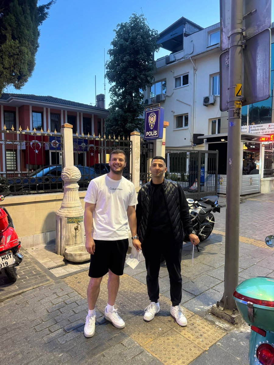 Özgür tweet media