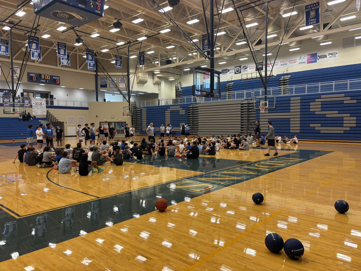 LCBoysHoops's tweet photo. 6th-8th camp underway!

#WeareLC 
@LCIndians 
@LC_School_Corp https://t.co/daMPTwa9kb