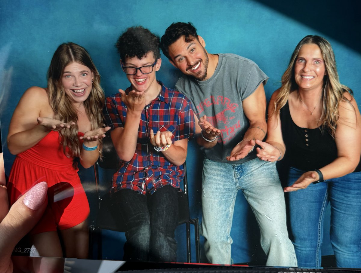 heyitsmetiff_'s tweet photo. and a couple more! Such a fun time @CreationEnt #abc911 #creationentertainment #rescueverse #ryanguzman #oliverstark #buddie #gavinmchugh #the118 #lafd #nashville https://t.co/uJZ48KXTAC