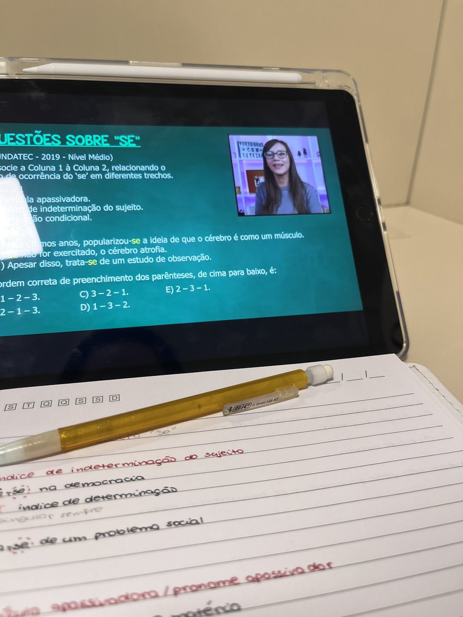 studymilano's tweet photo. estudando na cabine 🤞 https://t.co/r8VW4cfngK