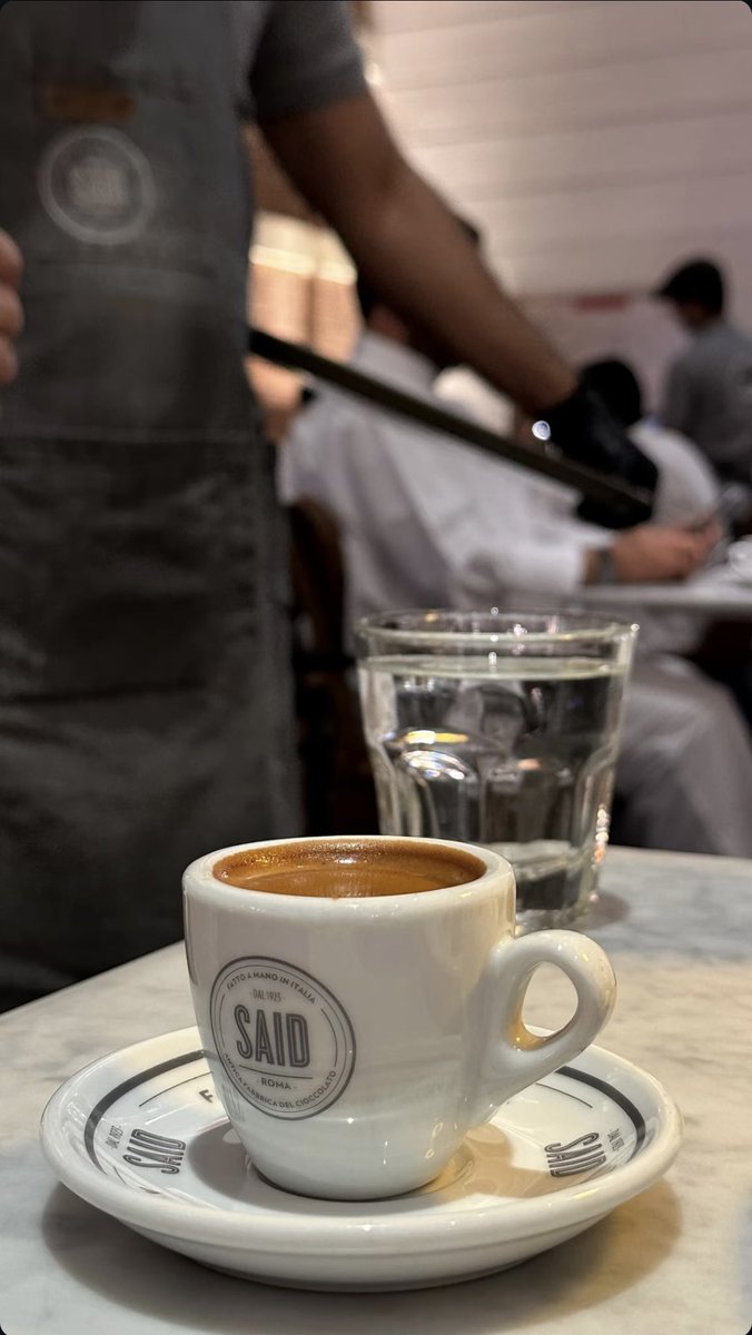 alshala7i_am's tweet photo. أنا الميعاد وأنا الباكر وأنا الصدفة
أنا كل الدروب اللي — تبي شوفك 🤍 https://t.co/f48nZOPYOa
