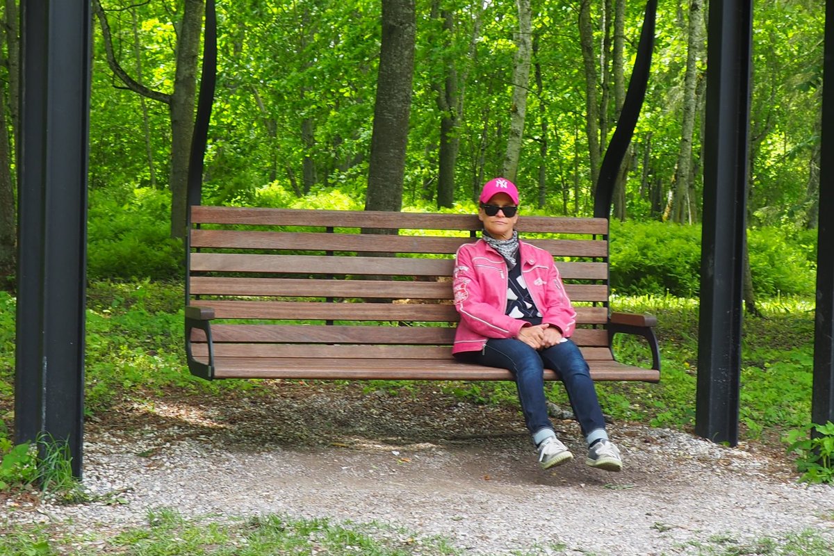 Triin8's tweet photo. Sõbra tehtud võte, mida saab heaga meenutada: 1 juuni 2021 koduses Keilas jõepargis mõtiskledes.🙂 https://t.co/fweojqgD30