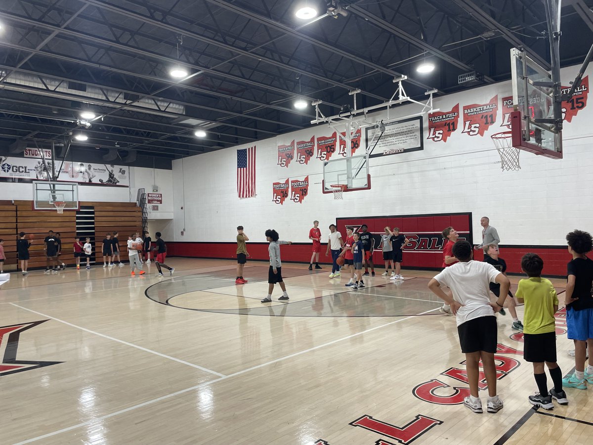 LS_LancerATH's tweet photo. 🏀 Day 1 of Youth Basketball Camp is in the books!
The boys got off to a great start this week bringing tons of energy, effort, and enthusiasm to the court. Here are a few moments from today’s camp!
@LS_LancerMBB @LaSalleAlumni https://t.co/m3fgEk4jSy
