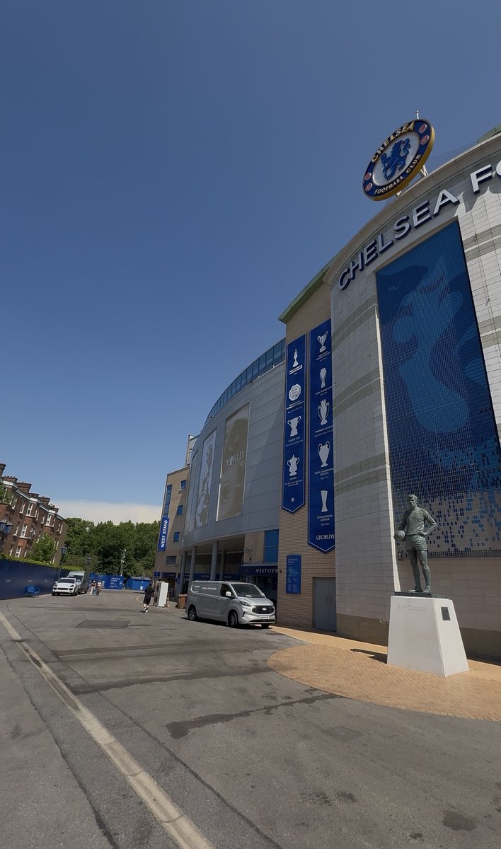 FearlessORG's tweet photo. Last week, we visited @CFCFoundation to speak to young people about Fearless. After the workshop, they hit the pitch for a kickabout. 

Big thanks to our Surrey Fearless Youth Coordinator, Phil Jebb, and the Chelsea Foundation team for making it happen 👏 https://t.co/yo4bIyAYrL