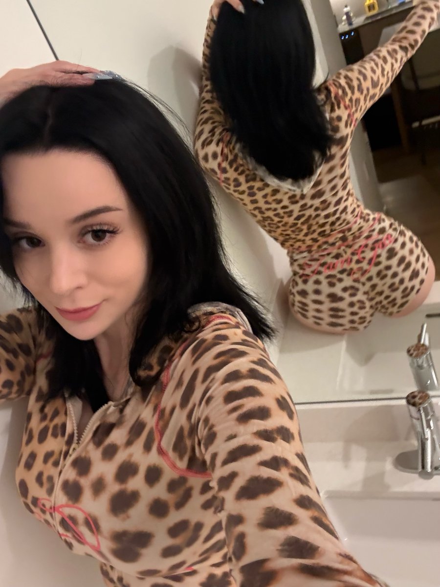 Winndago's tweet photo. Comment if you think i'm cute... maybe I will reply https://t.co/JadFE59Uh9