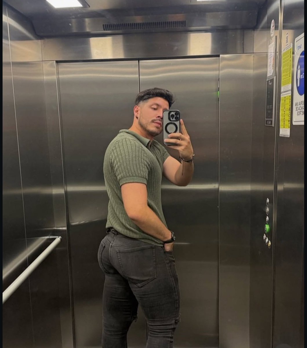 Mv_4u's tweet photo. You meet him in the elevator ...
What are you doing next 😊 https://t.co/ky6D6Z4AD3