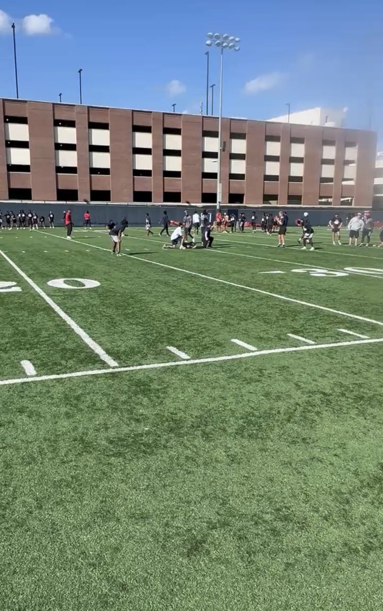 deebooker_'s tweet photo. great day yesterday at the ole miss camp❤️💙 4.5 40 https://t.co/1p6jRJHldR