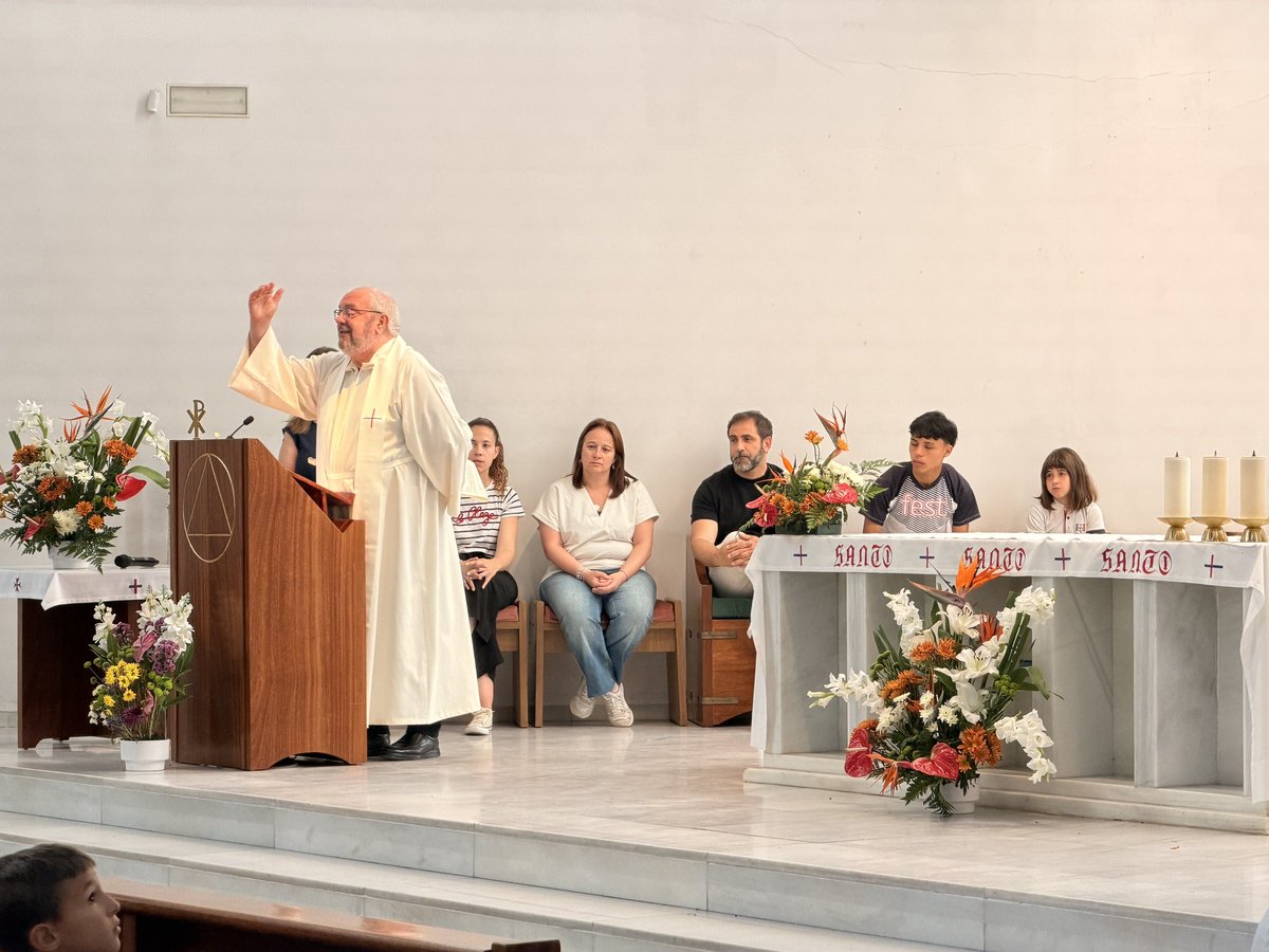 trinitariossala's tweet photo. Hoy hemos celebrado una bonita jornada dedicada a la Santísima Trinidad.
Queremos expresar nuestro más sincero agradecimiento a todos los alumnos, profesores y familias que han participado con ilusión, entusiasmo y compromiso en esta celebración. #trinitariossalamanca #somosfest https://t.co/cRPZ1WUDSm