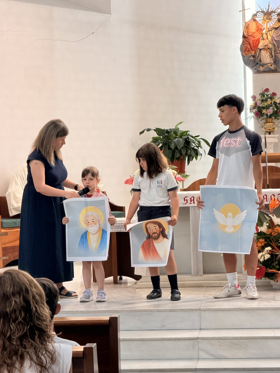 trinitariossala's tweet photo. Hoy hemos celebrado una bonita jornada dedicada a la Santísima Trinidad.
Queremos expresar nuestro más sincero agradecimiento a todos los alumnos, profesores y familias que han participado con ilusión, entusiasmo y compromiso en esta celebración. #trinitariossalamanca #somosfest https://t.co/cRPZ1WUDSm