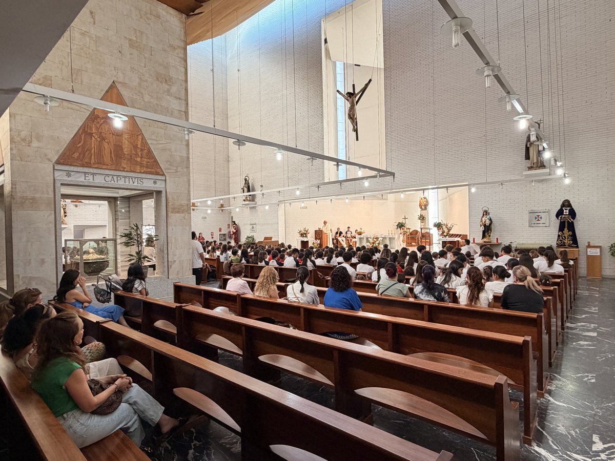trinitariossala's tweet photo. Hoy hemos celebrado una bonita jornada dedicada a la Santísima Trinidad.
Queremos expresar nuestro más sincero agradecimiento a todos los alumnos, profesores y familias que han participado con ilusión, entusiasmo y compromiso en esta celebración. #trinitariossalamanca #somosfest https://t.co/cRPZ1WUDSm