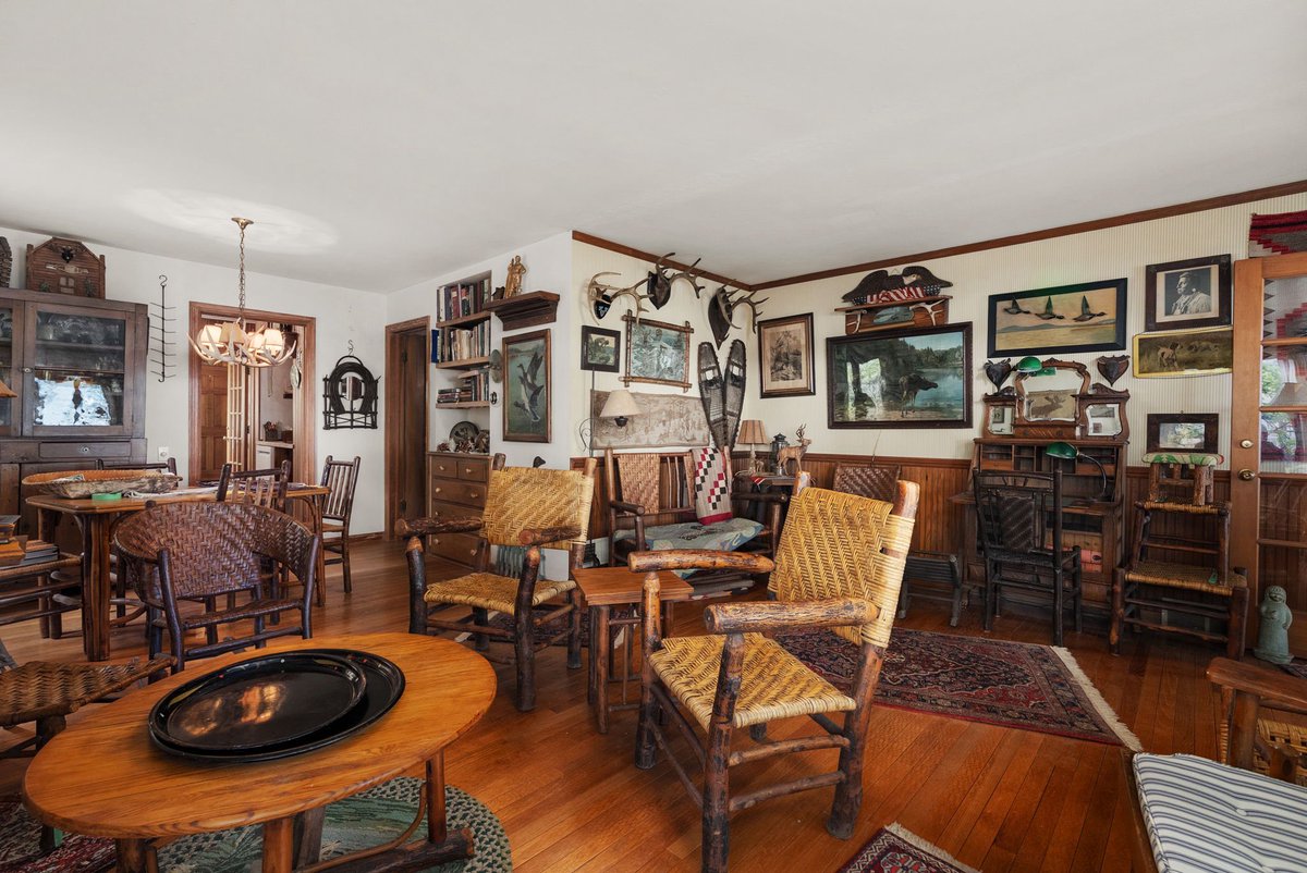 Thepixiepaige's tweet photo. @zillowgonewild What do the owners have against comfortable seating?! I think that’s 13 hard chairs and a miserable bench in one room! https://t.co/mVlduaJVdJ