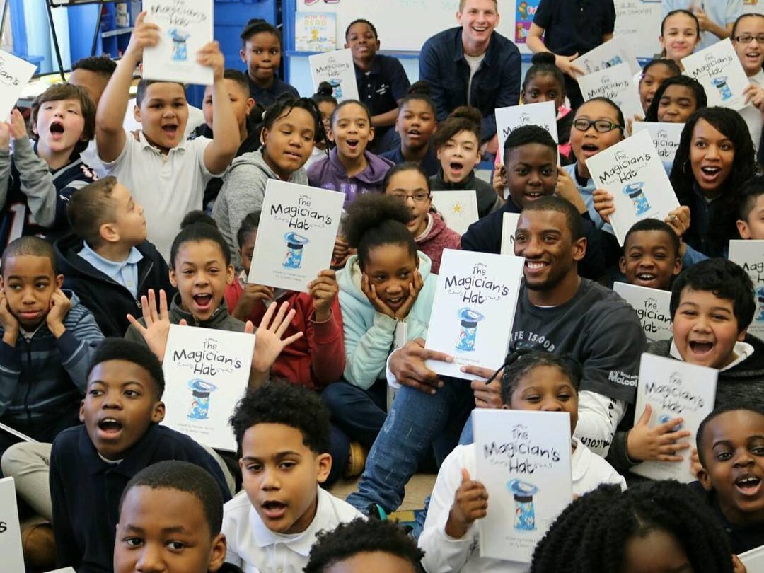 ReadWithMalcolm's tweet photo. Officially 10 years! Ten years of helping students build confidence through reading.

Thank you to every educator, family, supporter and student who helped shape Share the Magic along the way.

We’re grateful for the first 10 years and excited for what’s ahead. https://t.co/ah0FAKUAkV