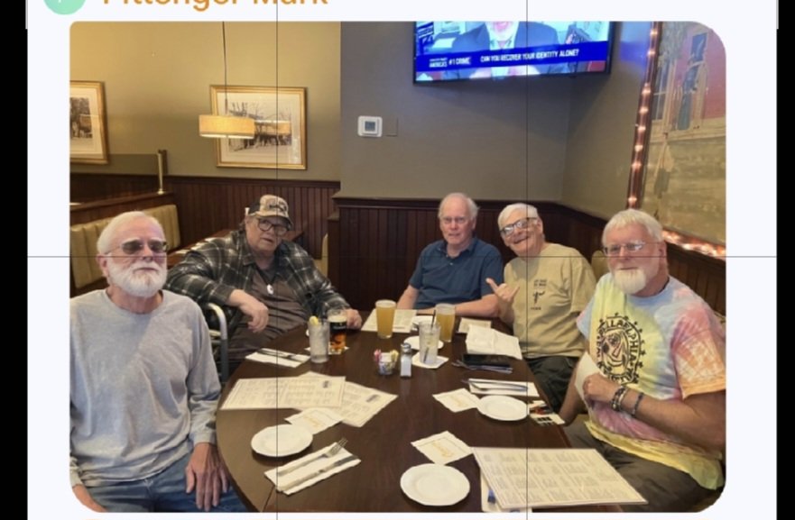 Box_Box_Box_Now's tweet photo. A rare occasion when my childhood friends drop by and take me out to lunch Chile  and a black &amp; tan beer https://t.co/jQisiDGpVW