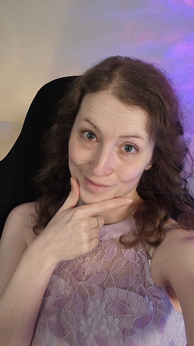 LineyaArt's tweet photo. Wir quatschen gemeinsam im Stream über die Dokomi, kommt gerne vorbei! 
Ich hoffe ihr hattet alle eine gute Heimfahrt 🥰
Grüße Augenringen-chan https://t.co/Cyc7KPiAQo