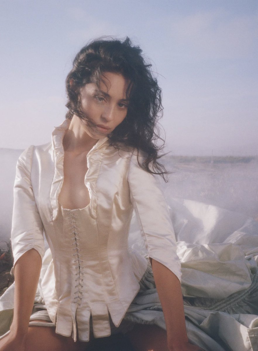 foodforfashion1's tweet photo. Alexa Demie wearing a victorian style silk bodice🍦 https://t.co/53WQv8Vvev