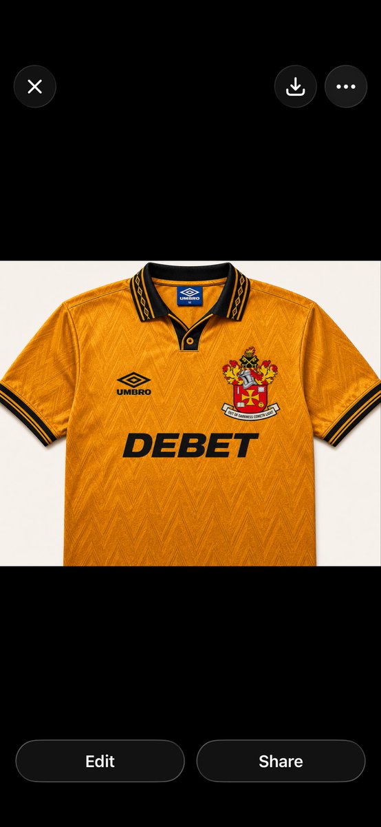 kfordwolf's tweet photo. @leeb_242 I know it’s the wrong kit manufacturer and the crest is too big, but something like this would be better https://t.co/IiDuZtpVCF