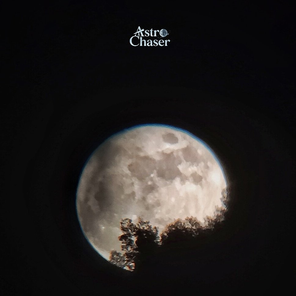 AstroChaser_'s tweet photo. ¿Sabías que la #lunallena de ayer fue la más pequeña del año?🤔

Esta Luna Azul se lució en el cielo con un aspecto un 5,5% más pequeña y un 10,5% menos brillante de lo habitual. Esta #microluna es la mejor manera de despedir mayo 🌕🤩

#moon #moonphotography #bilbao #bizkaia https://t.co/zpVTnpyCoa