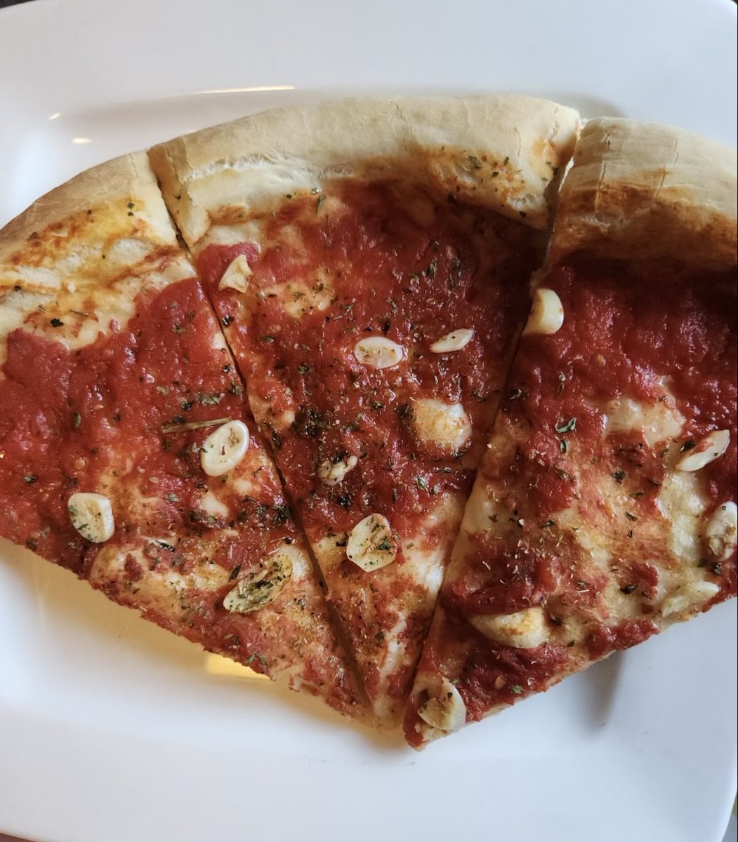 devrxau's tweet photo. @coldgored I only have pics of my  pizza but sometimes I make regular bread … https://t.co/P6NQY46G6I