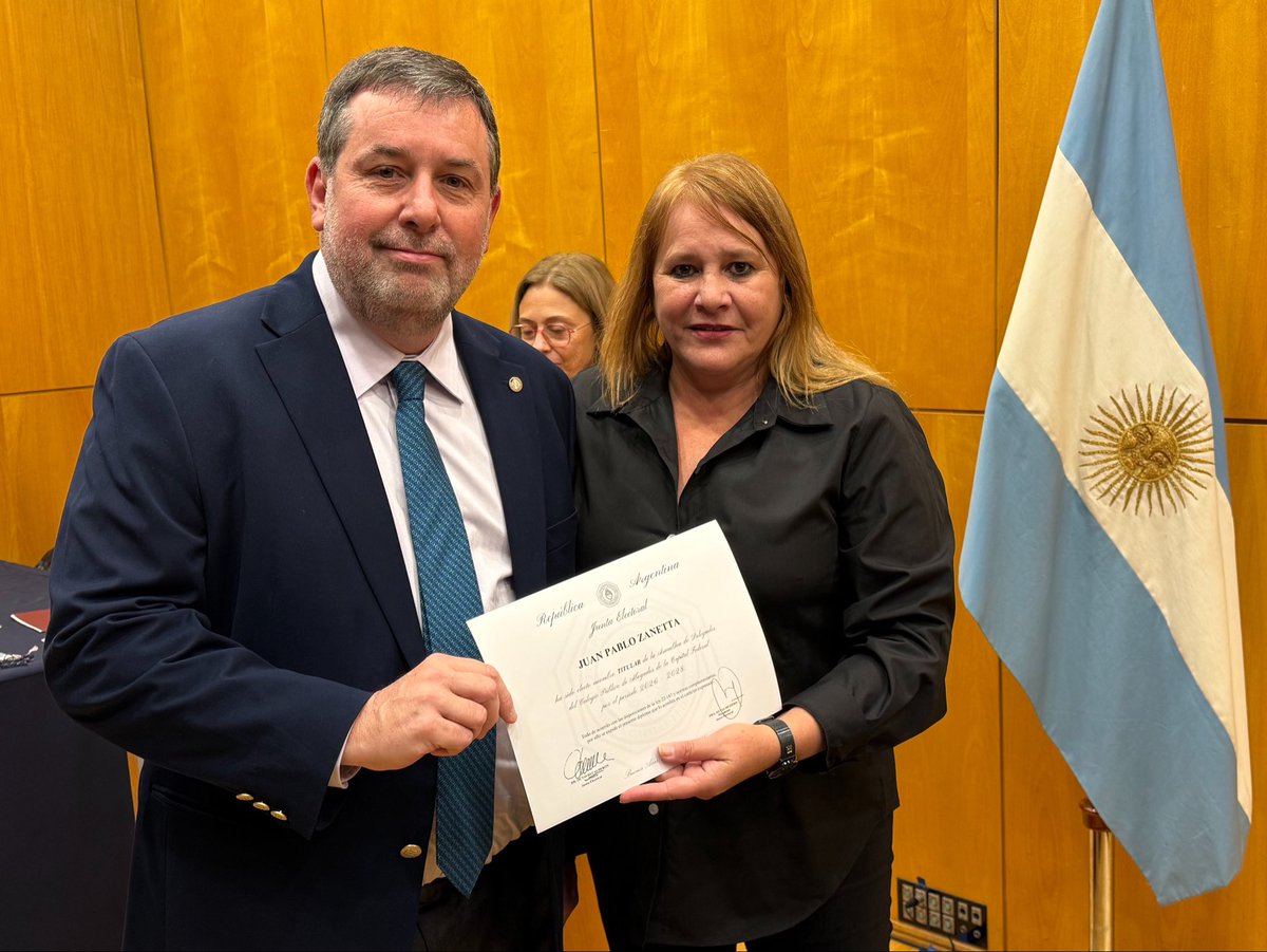 JuampiZanetta's tweet photo. Una vez más vamos a representar a la abogacía en la Asamblea del #CPACF.

Hoy recibí de la Presidenta de la Junta Electoral Silvia Mozeris el diploma por el período 2026/2028. 

Gracias a todos los colegas que acompañaron nuestra Lista @UnidadCPACF, encabezada por @garciaalej y @rgillavedra.
