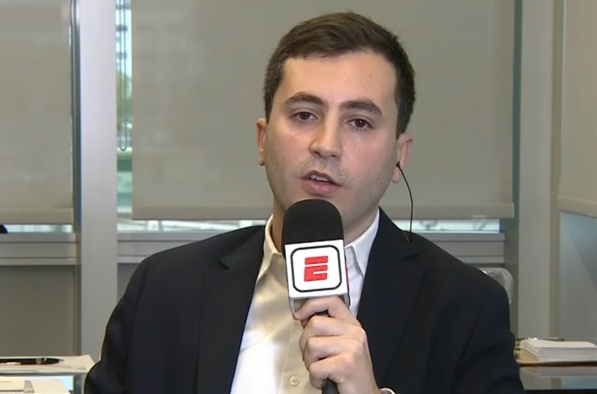 RiverLPM's tweet photo. "Longoria se va a ocupar de todo lo que tiene que ver con el mercado. La gestión de las salidas nunca se hizo, siempre la tarea en el mercado de pases es la incorporación. Las salidas siempre las ordenaban los contratos y las voluntades de los que quieran salir.

Va a haber muchos casos de jugadores que no deban salir ni por contrato ni porque quieran salir y eso va a ocurrir igual. Ahí va a estar la tarea de Longoria."

Di Carlo, en ESPN.