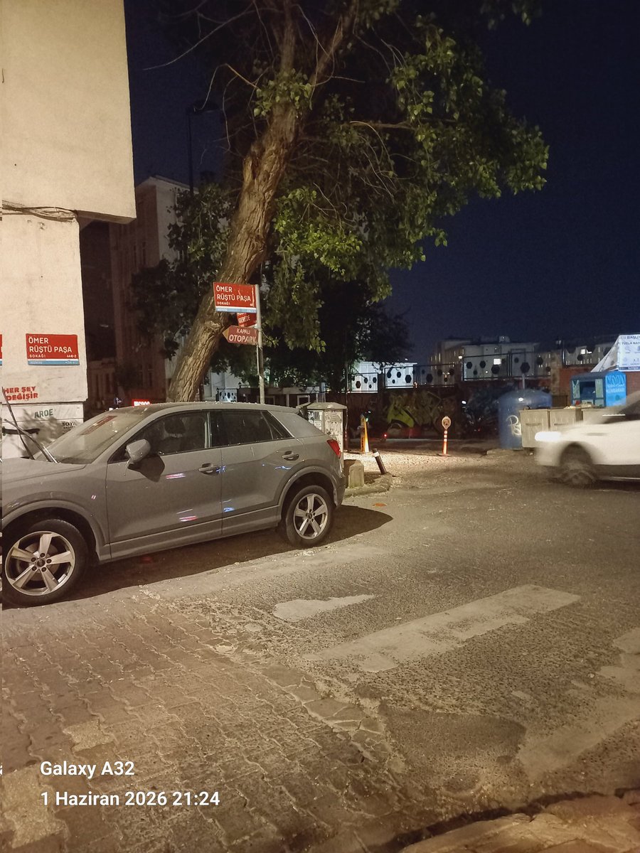 34Kubilay's tweet photo. @BEDASDestek @TEDASKurumsal @clkBogazici yer istanbul besiktas husrevgerede cadde üzeri yol aydinlatmalari cadde boyunca yanmıyor! cadde karanlik , milyonlarin gectigi cadde 10 gun dur karanlik ve 1 kişi arizaya bildirmemis gibi gorunmekte . https://t.co/6fwvudD0Ew
