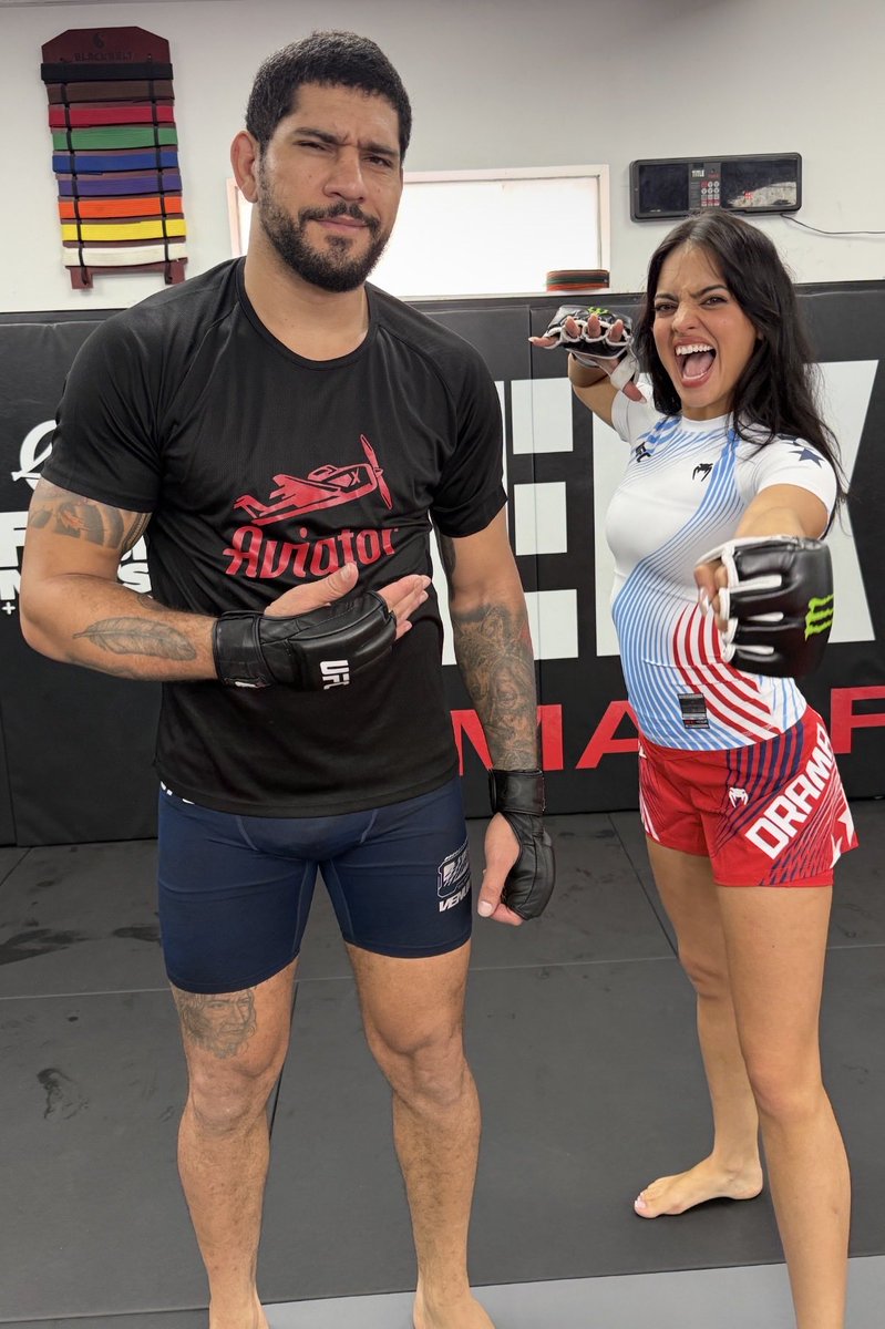 Ninadrama's tweet photo. Alex Pereira teaches me his LEFT HOOK in my new vlog out now! Watch it on YT/ Nina Drama https://t.co/3k3rok9CTk