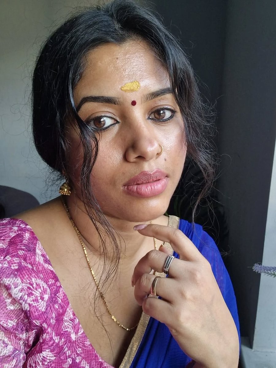 growwwithsp's tweet photo. Pakka peak wife material...typical South Indian women in saree ... homely face aesthetic looks anybody knows her name ?! https://t.co/Jh1W6nk5TJ