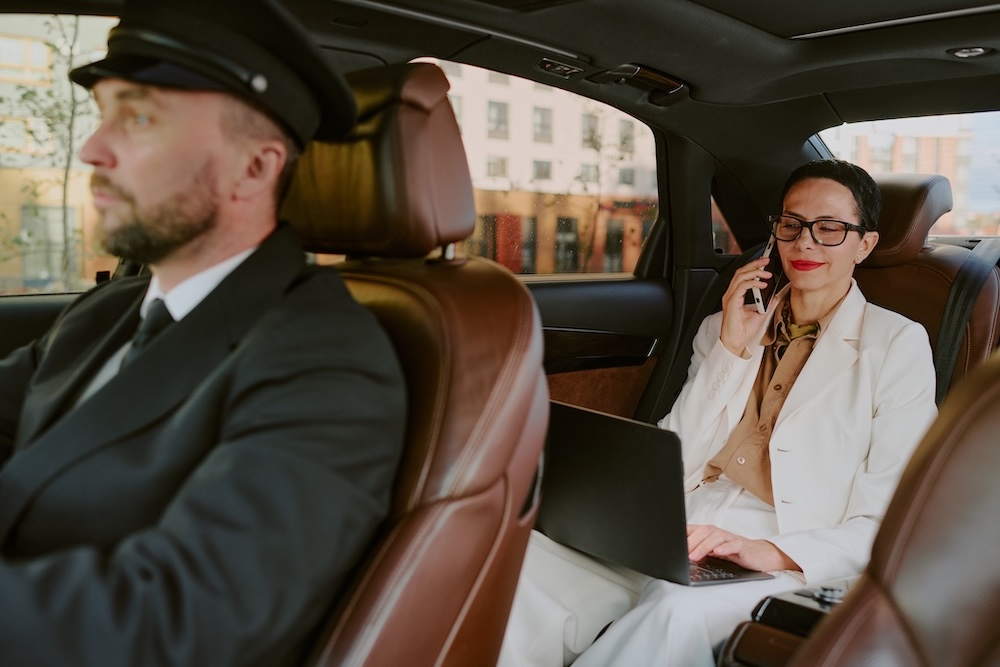 ExecutiveGt's tweet photo. Whether you're attending meetings, catching a flight, or enjoying a day in London, a professional chauffeur service allows you to travel comfortably, efficiently, and without unnecessary stress.
https://t.co/QGNaxxyIO8

#ChauffeurService #LondonChauffeur #ExecutiveTravel #Luxury https://t.co/c0BjnPBY9R