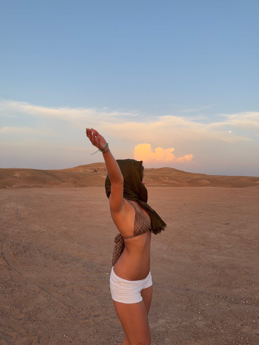 emmaafeic's tweet photo. set me freeee https://t.co/eRanFaPLTw