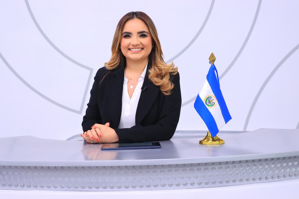 NoticieroSLV's tweet photo. ¡En vivo, edición del mediodía!

@StephanieDCTV te presenta las noticias nacionales e internacionales ocurridas en las últimas horas, por @Canal10Sv y las plataformas digitales. https://t.co/dp7RNVhqEq