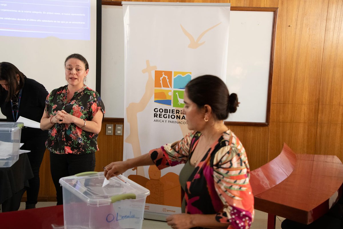 seremima15's tweet photo. 🗳️ Como parte de la Ley Marco de Cambio Climático, @seremima15 y @GoreAyP  realizan votación, para la elección de los representantes de la sociedad civil, que serán parte del Comité Regional de Cambio Climático (CORECC)🌎 #TrabajandoParaUsted https://t.co/VPoZpPAMaB