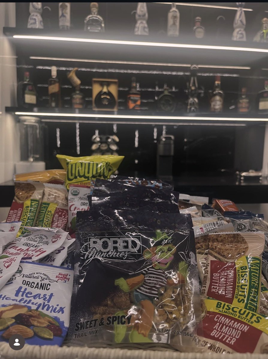 BoredMunchies's tweet photo. Shopping for a new car⁉️

Mansory USA (Miami) now has Munchies available in the show room https://t.co/XY2SmBMMeq