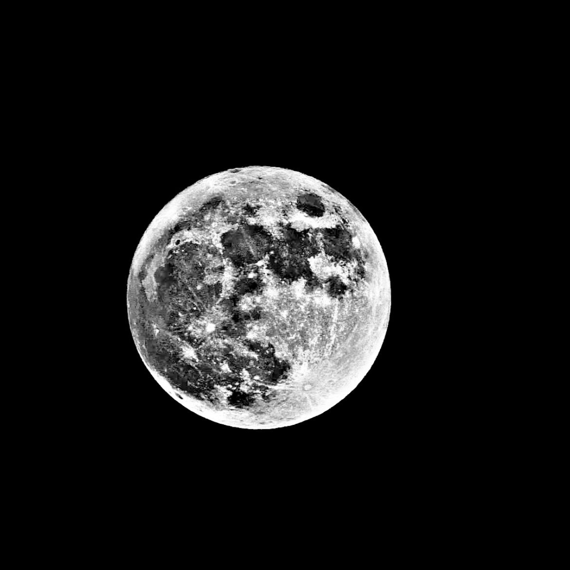 10ss55's tweet photo. #قمر 
#تصويري https://t.co/Edmu1lmpNt