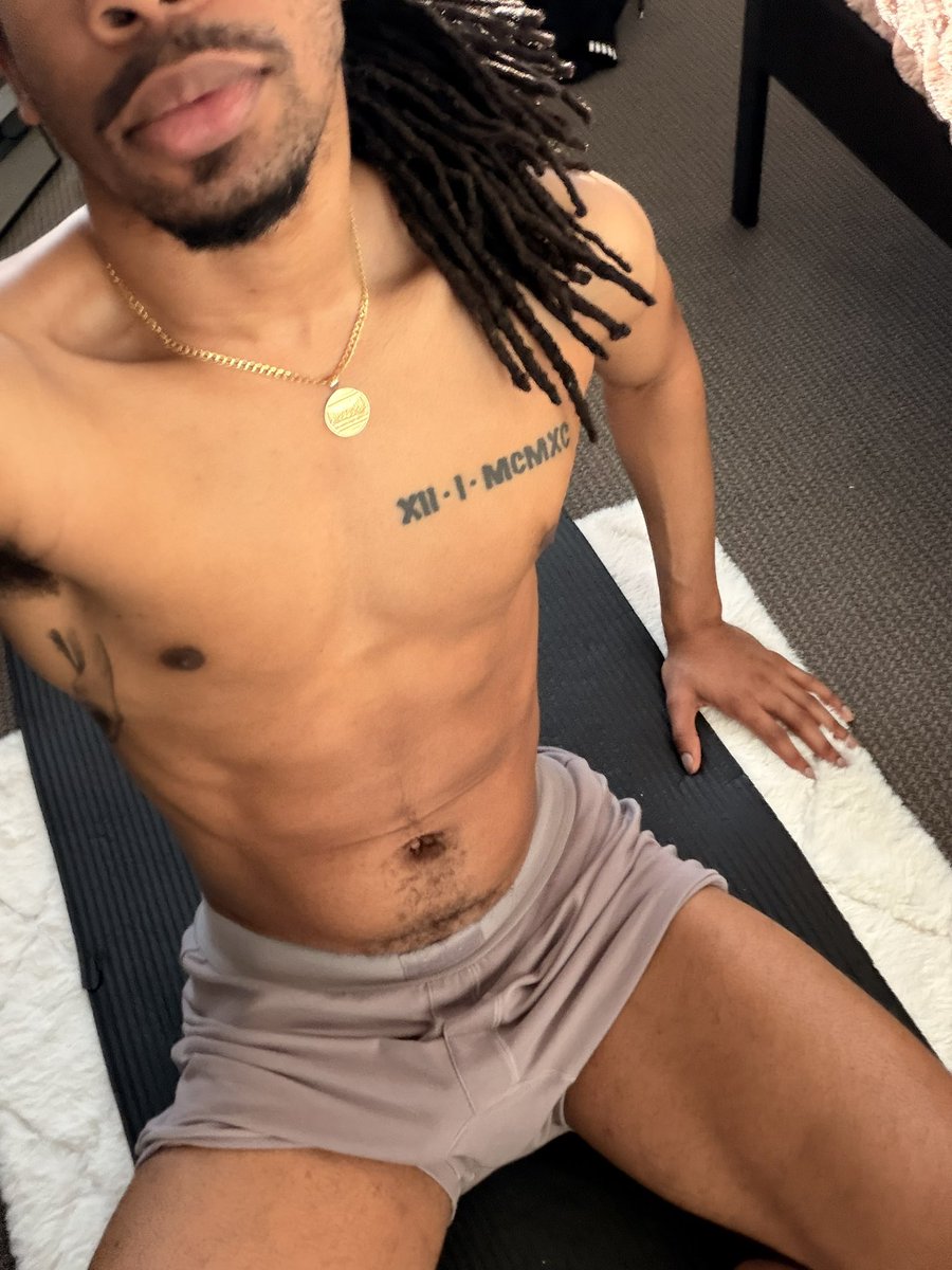TooooSlim's tweet photo. Rolled the mat out and got active https://t.co/3AQhJK93hx