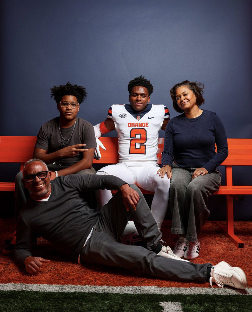 ChimaAuguste's tweet photo. Had a great time this weekend at @CuseFootball for my OV🍊🍊@Coach_Eliano @CoachNapoleon @LaSalleFball @AMannicciCuse https://t.co/LAp8VQRHze