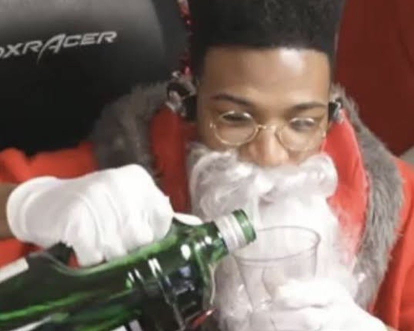 killmeviolent's tweet photo. @HSJakeSnakeDraw @murofrl @Hololiverem @EtikaMemories Saint Niggalas😂 https://t.co/Ow85RsUKS3