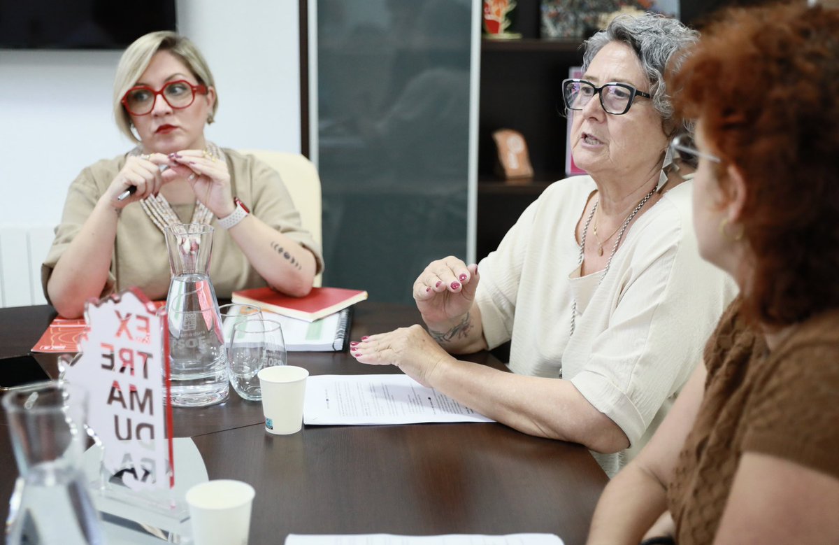 psoeex's tweet photo. Reunión de nuestro secretario general, @AlvaroSCotrina, con @CONGDEX. 

‼️Nuestro rotundo rechazo al recorte de Guardiola a la #CooperaciónExtremeña. 

✊🏻Defenderemos cada derecho en la calle y en las instituciones.

🗞️https://t.co/n2lPizovs5 https://t.co/FgArQqsiQQ