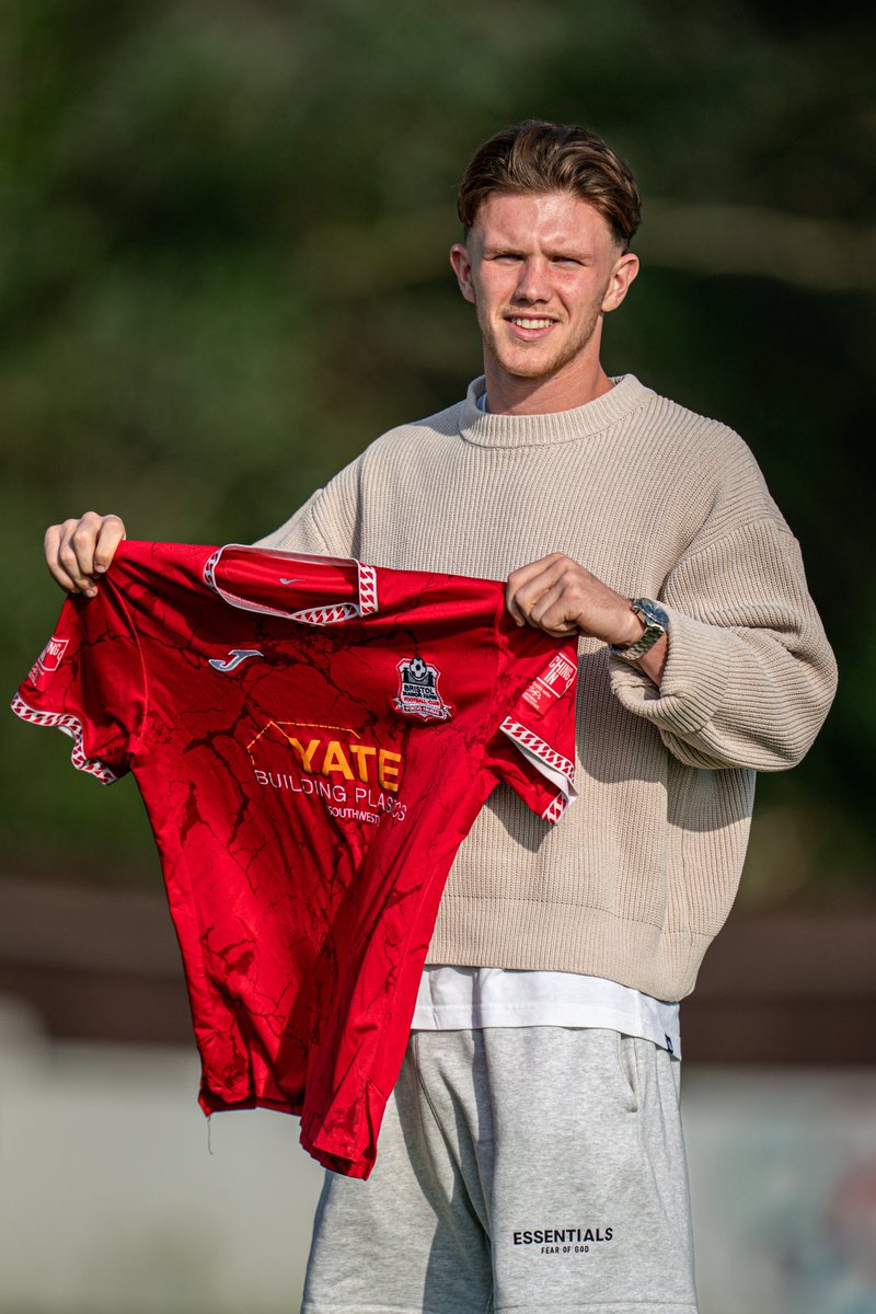 ManorFarmFC's tweet photo. 𝗦𝗔𝗠 𝗜𝗦 𝗔 𝗙𝗔𝗥𝗠𝗘𝗥

A first look at Sam Watkins in Farm colours

Our first new signing of the summer is already looking the part

#UpTheFarm https://t.co/wvYzrjXoMx