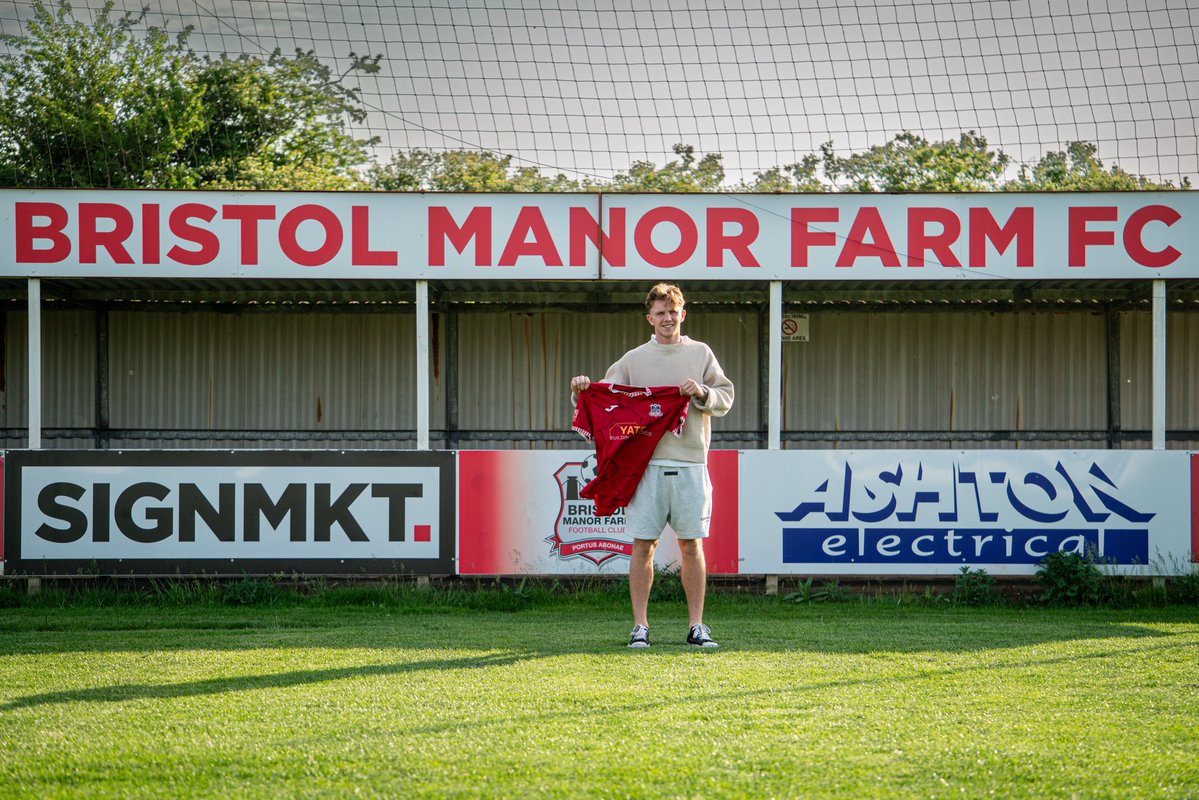 ManorFarmFC's tweet photo. 𝗦𝗔𝗠 𝗜𝗦 𝗔 𝗙𝗔𝗥𝗠𝗘𝗥

A first look at Sam Watkins in Farm colours

Our first new signing of the summer is already looking the part

#UpTheFarm https://t.co/wvYzrjXoMx