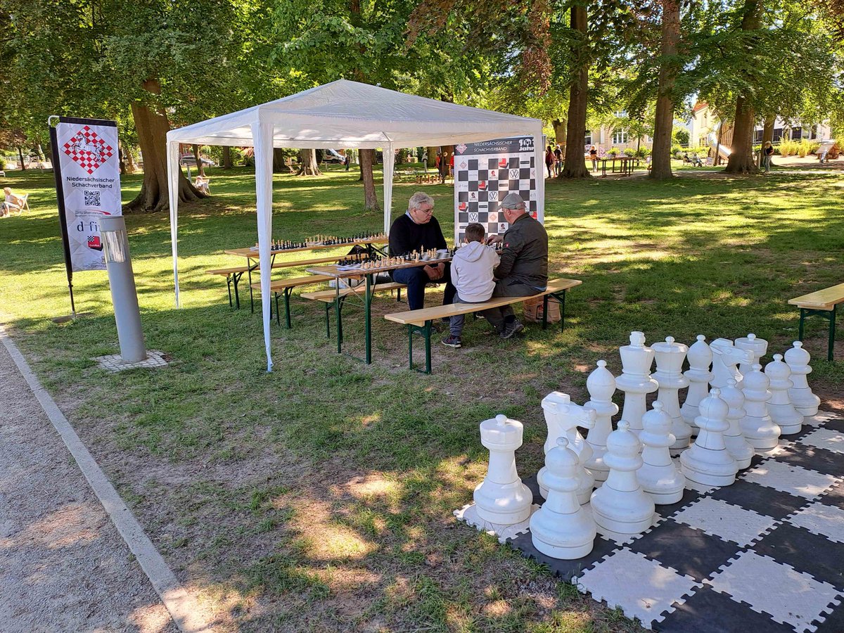 NSVschach's tweet photo. Der NSV blüht auf!

📸Der NSV auf der Landesgartenschau in Bad Nenndorf (Quelle: Jörg Tenninger)

Info: https://t.co/s17XF2nNUm

#schach https://t.co/oFkIbACFSe