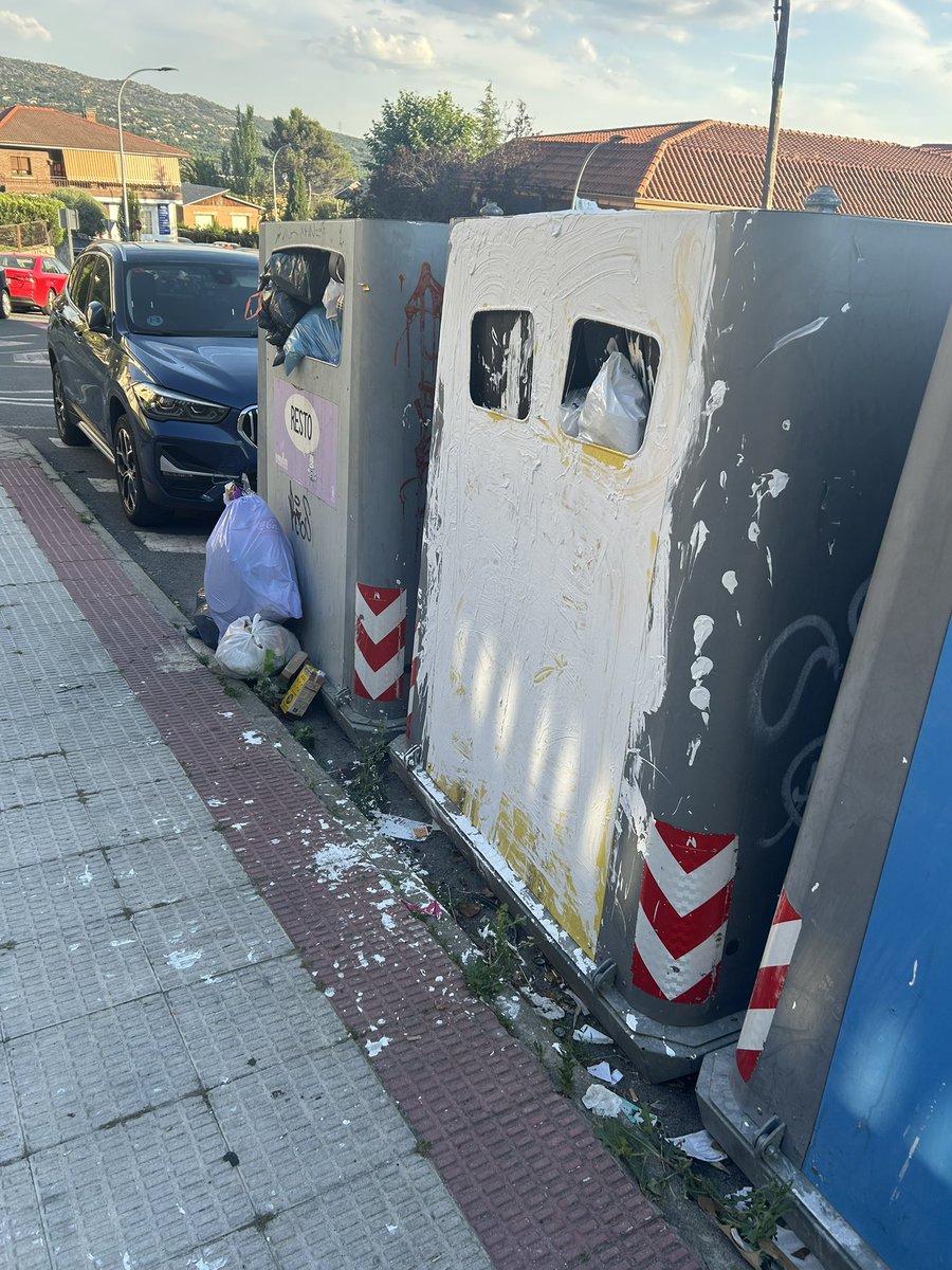 Andigo72's tweet photo. Pues si como pone la noticia todo el año es temporada alta y  un largo etc … si es así como el concejal de medio ambiente @condecito1 soluciona la temporada alta …🤦‍♂️   Mal empieza!! Solo son 52.000 euros lo que cuesta ser concejal del área. 
De momento solo un ejemplo
Reciclar ♻️