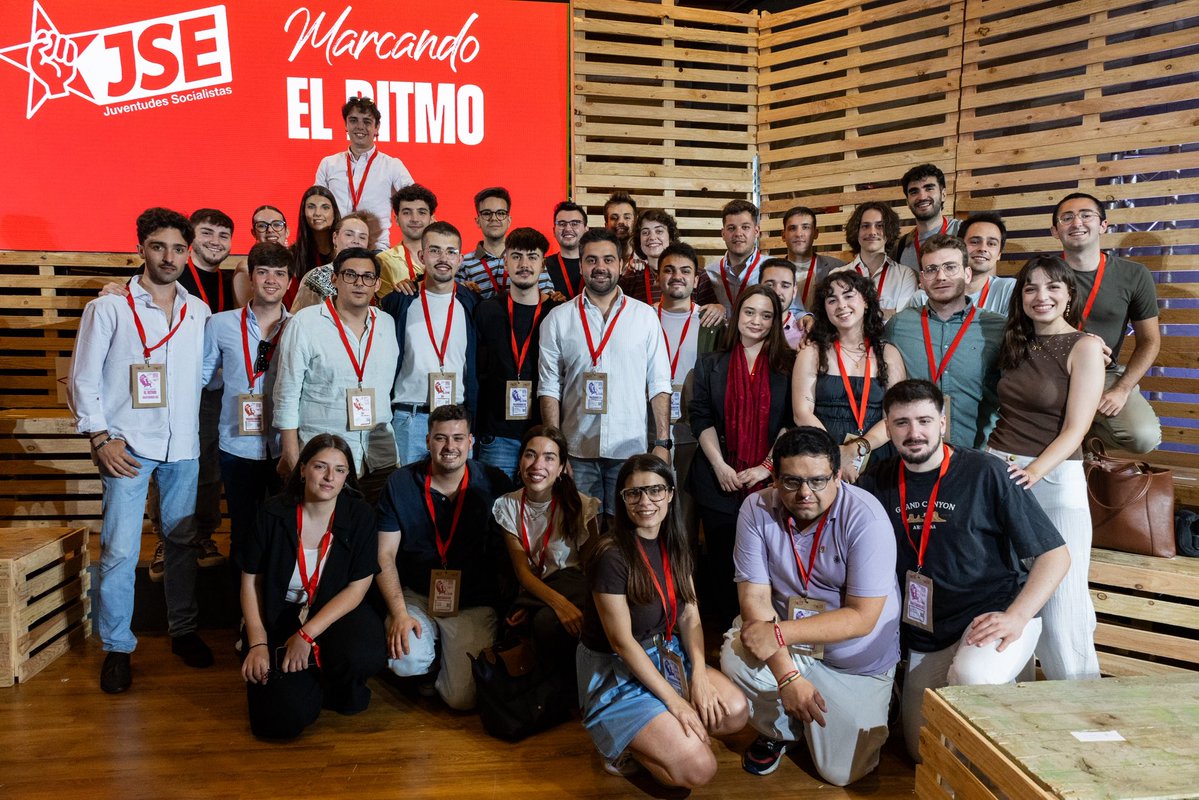 CamiloCamix's tweet photo. Ayer asistí a mi último congreso federal con mi federación de @JSCyL. Deseo los mejores éxitos a @Aranza8_8 para guiar a esta organización centenaria. El socialismo activo y mas vivo que nunca!!! https://t.co/9AGwrnqdsd