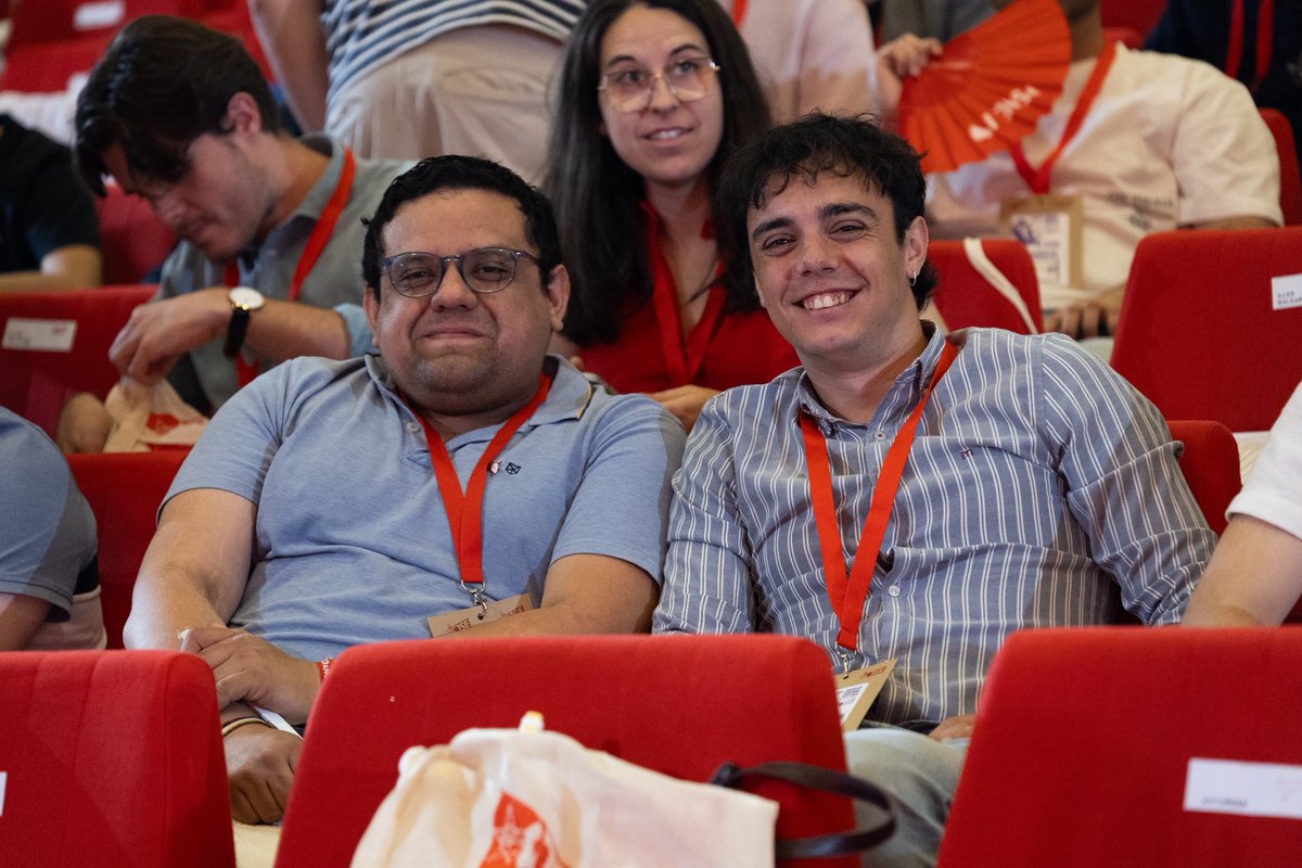 CamiloCamix's tweet photo. Ayer asistí a mi último congreso federal con mi federación de @JSCyL. Deseo los mejores éxitos a @Aranza8_8 para guiar a esta organización centenaria. El socialismo activo y mas vivo que nunca!!! https://t.co/9AGwrnqdsd
